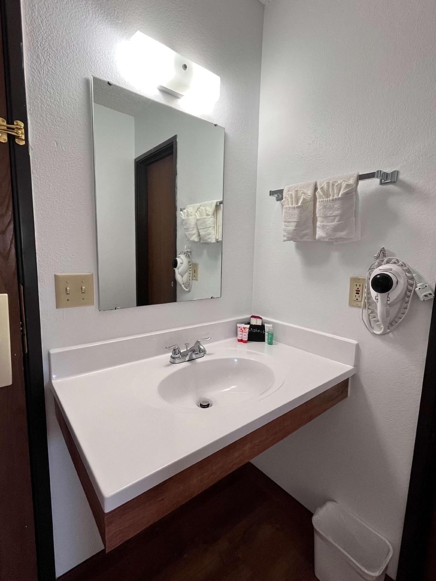 Surestay By Best Western Glendive Yellowstone River Bagian luar foto